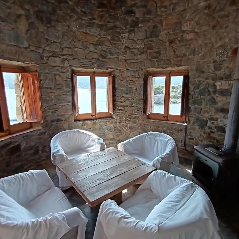 Isla Privada en Cadaqués de ensueño con 11 habitaciones dobles con baño privado y piscina - Villa - 18