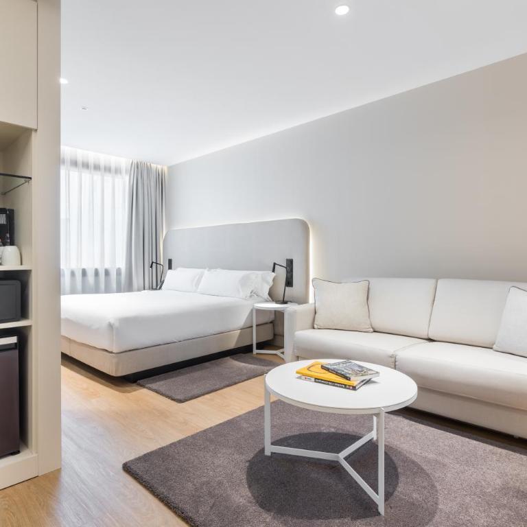 Royal Ramblas - Family Room - 5