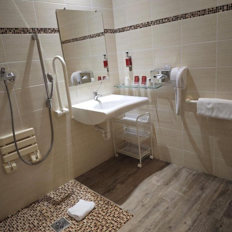 Hotel Capitole - Chambre Double - Accessible aux Personnes à Mobilité Réduite - 4