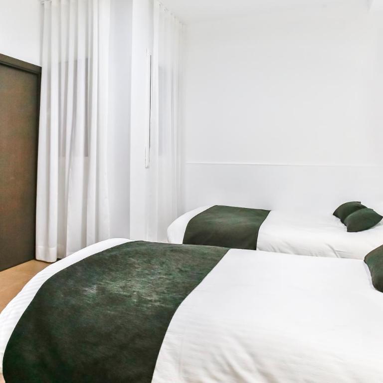 Laramond Barcelona Rooms - Twin Room with Private Bathroom - 5
