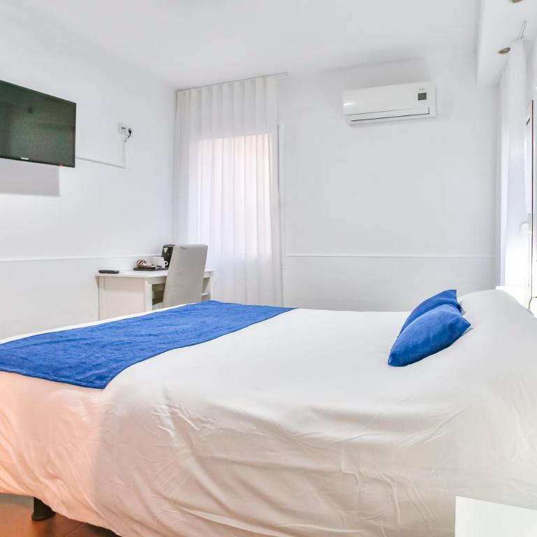 Laramond Barcelona Rooms - Double Room with Private Bathroom - 5