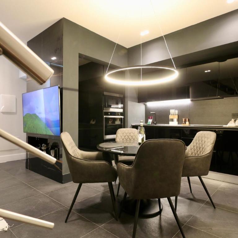 Cavour Suites 31 1BR in Heritage Building with Parking, Old Town Olbia - One-Bedroom Superior Apartment - 75