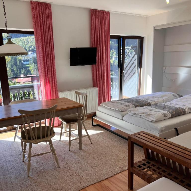 Ferienappartements Alpenwelt - Apartment with View and Balcony - 12