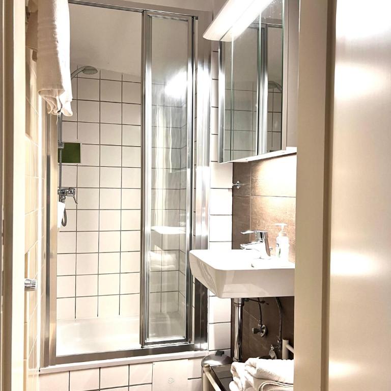 Ferienappartements Alpenwelt - Two-Bedroom Apartment with Mountain View - 12