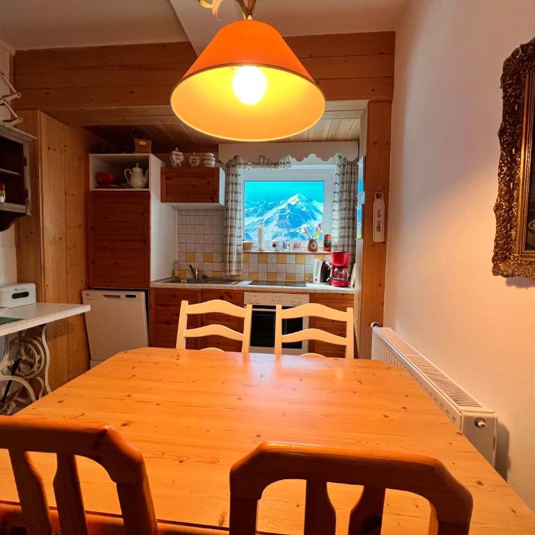 Ferienappartements Alpenwelt - Two-Bedroom Apartment with Mountain View - 13