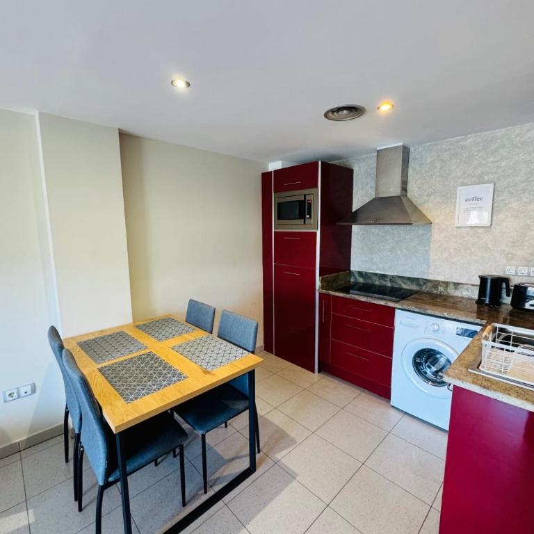 Hermoso piso en un paso de la Playa de Fenals con piscina - Casa con 1 dormitorio - 6