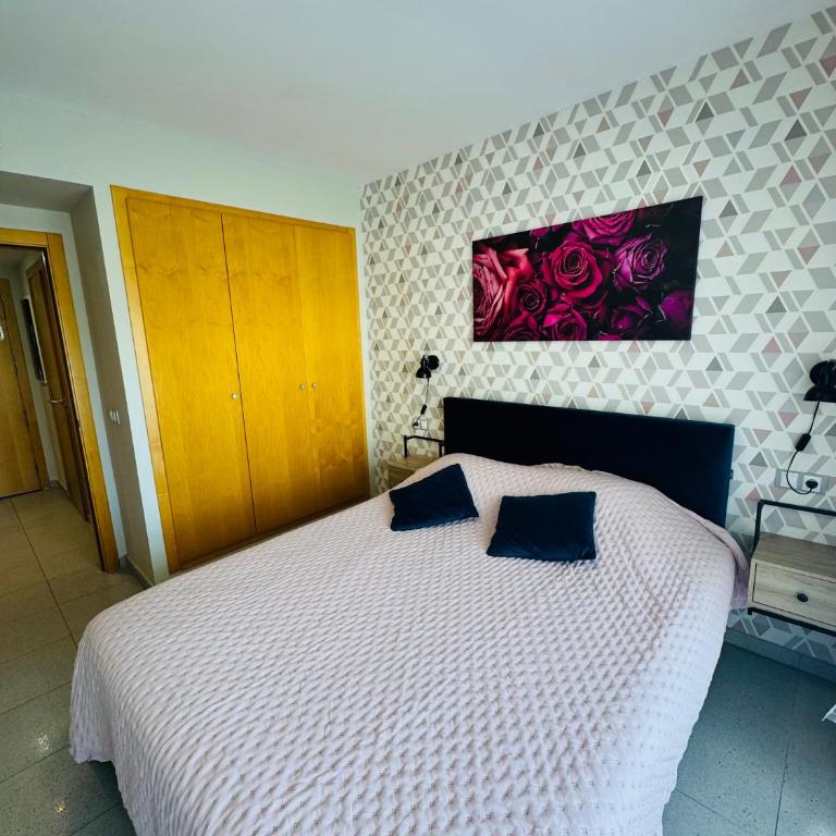 Hermoso piso en un paso de la Playa de Fenals con piscina - Casa con 1 dormitorio - 2