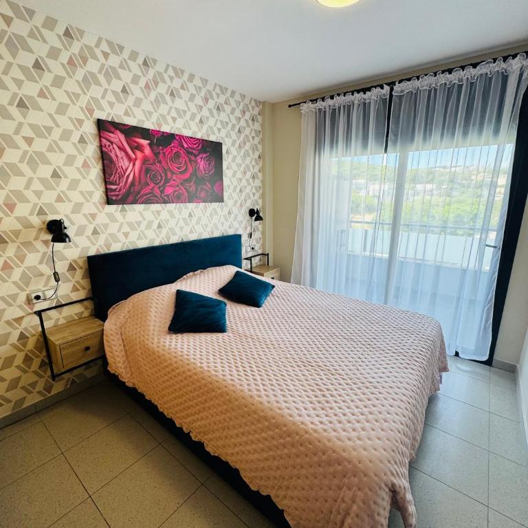 Hermoso piso en un paso de la Playa de Fenals con piscina - Casa con 1 dormitorio - 3