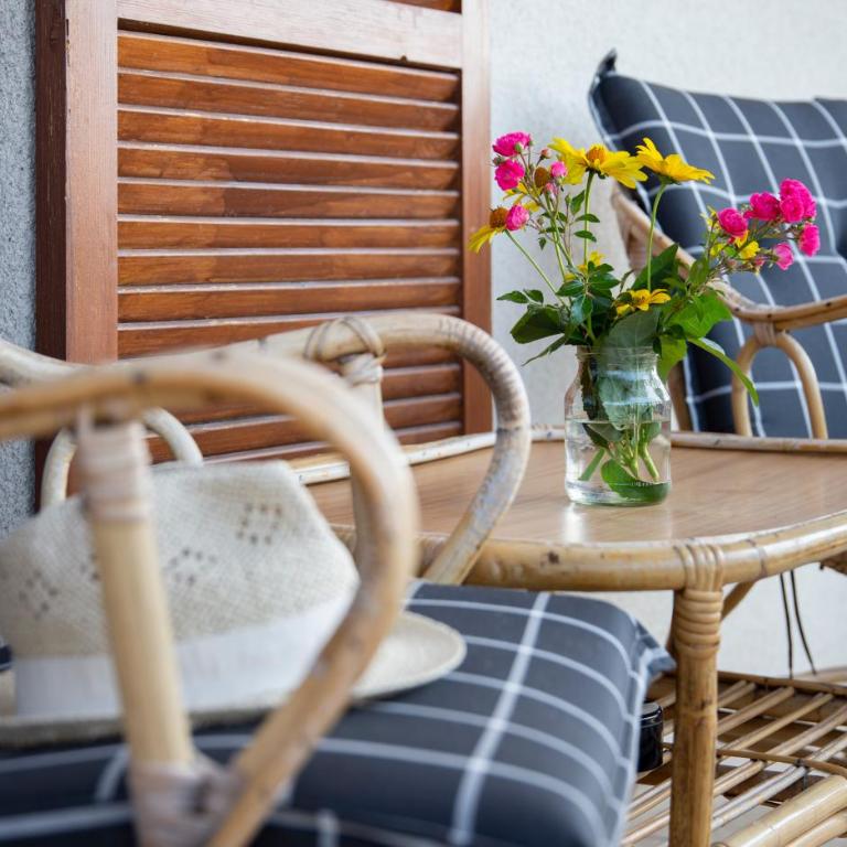 Flo und Vanessas Ferienwohnungen - Apartment mit 1 Schlafzimmer, Balkon und Aussicht auf das Wasser - 7