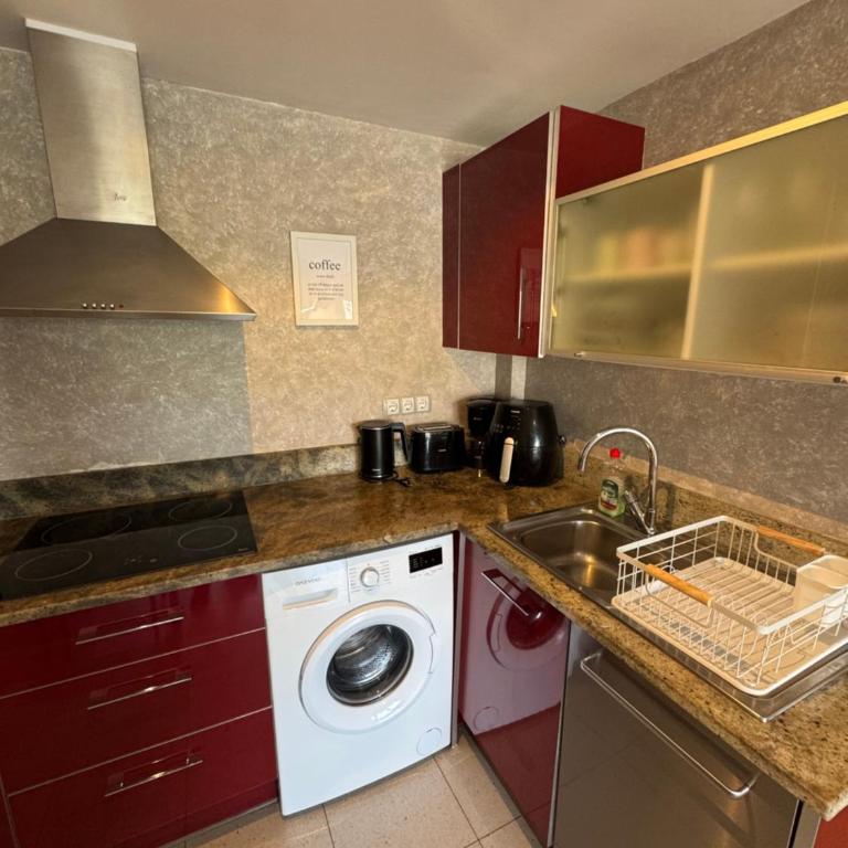 Hermoso piso en un paso de la Playa de Fenals con piscina - Casa con 1 dormitorio - 17
