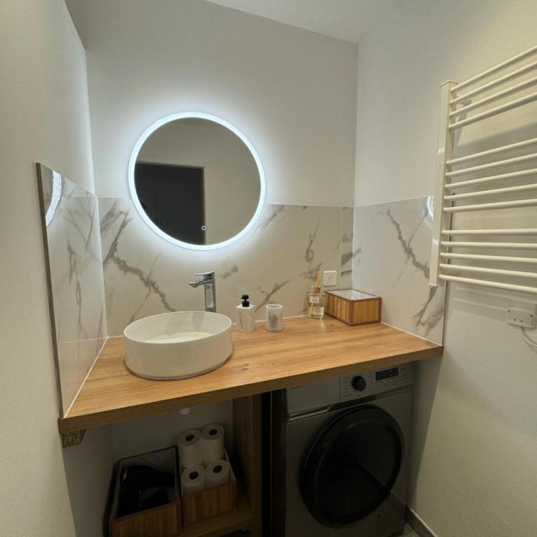 Fully renovated studio, steps from beach with a sunny terrace and free wifi - Studio-Apartment mit Balkon - 6
