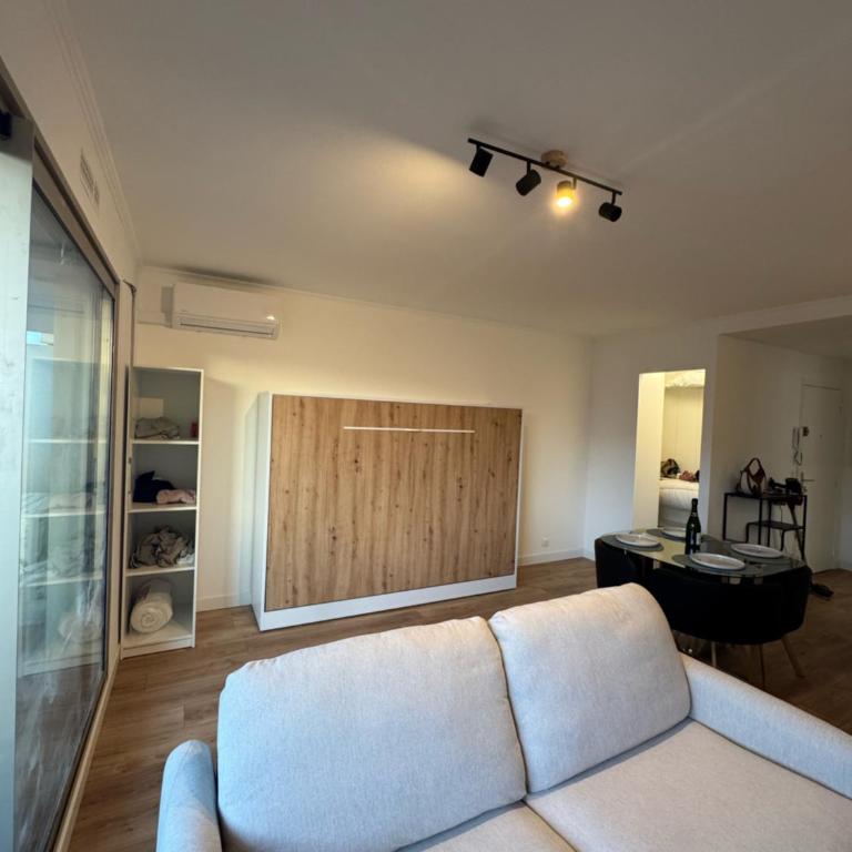 Fully renovated studio, steps from beach with a sunny terrace and free wifi - Studio-Apartment mit Balkon - 7