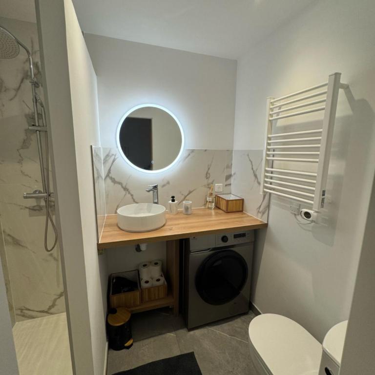 Fully renovated studio, steps from beach with a sunny terrace and free wifi - Studio-Apartment mit Balkon - 5