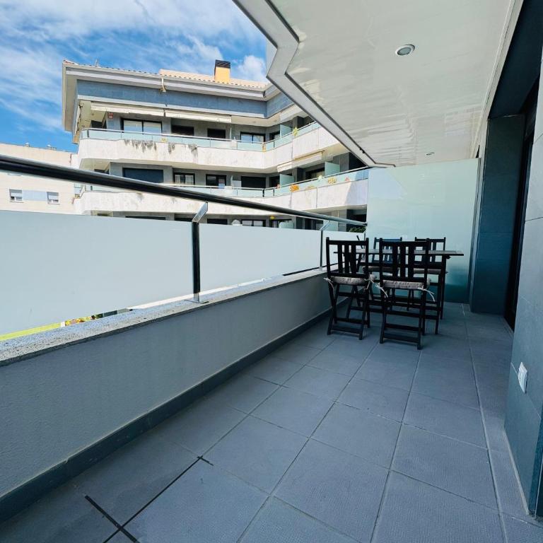 Hermoso piso en un paso de la Playa de Fenals con piscina - Casa con 1 dormitorio - 12