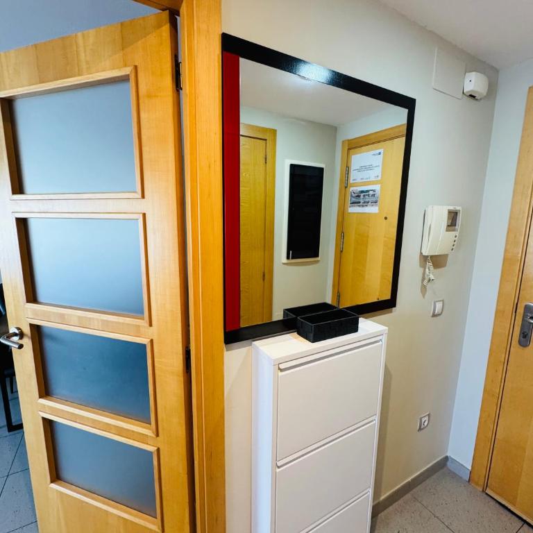 Hermoso piso en un paso de la Playa de Fenals con piscina - Casa con 1 dormitorio - 20
