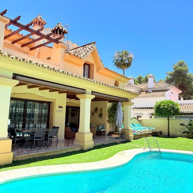 Family friendly villa next to Puerto Banus - Villa - 1