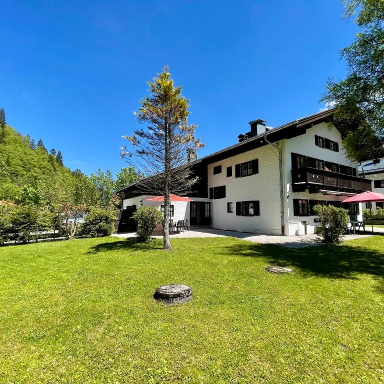 Forsthaus Reit im Winkl - Apartment mit 2 Schlafzimmern und Gartenblick - 1