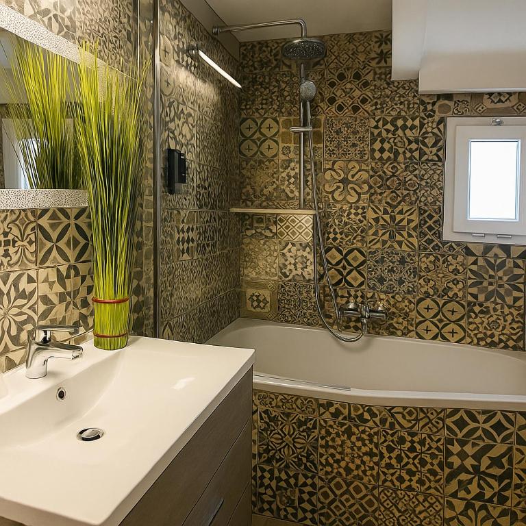Hotel & Spa Gil de France Cap d'Agde - Chambres Communicantes avec Accès à la Piscine Chauffée - 11
