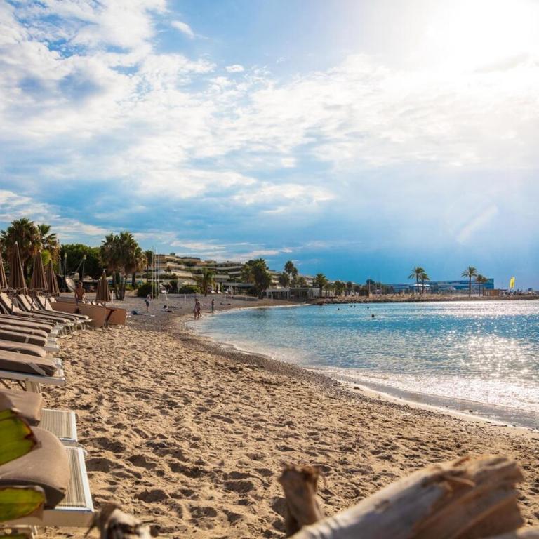 Riviera Retreat - Steps to Beach & Shops, Balcony & AC - Appartement 1 Chambre - 24
