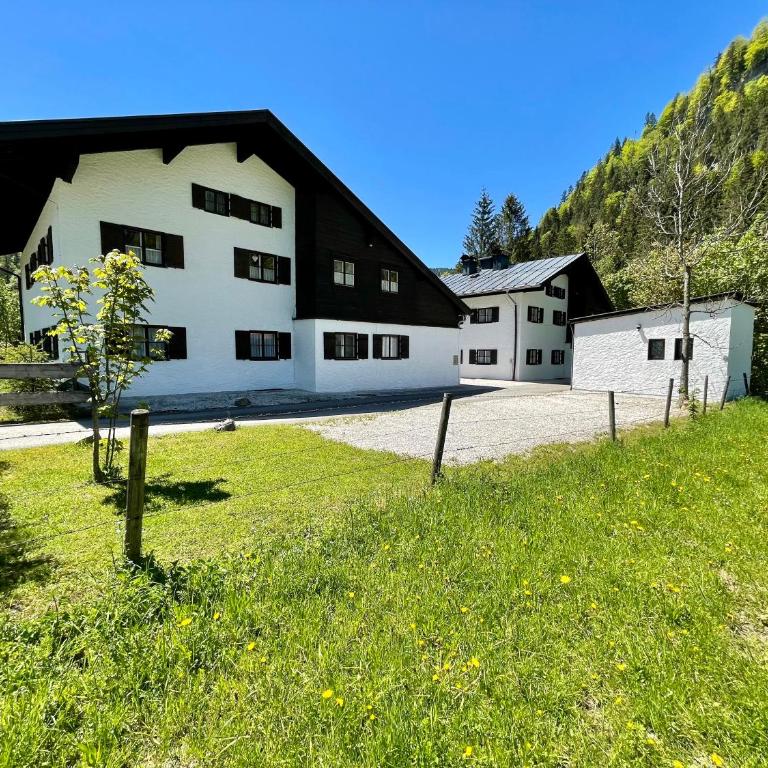 Forsthaus Reit im Winkl - Apartment mit 3 Schlafzimmern und Bergblick - 2
