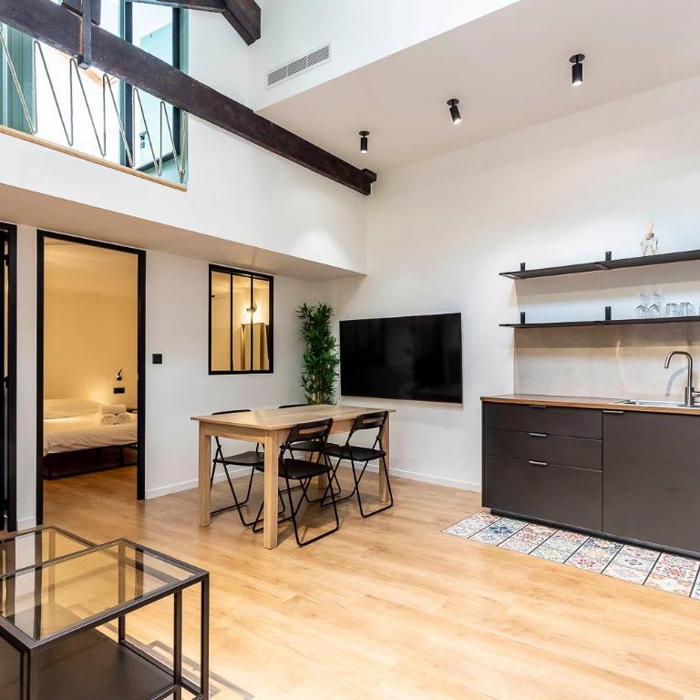 Loft Spacieux pour 10 personnes avec Terrasse - Maison 4 Chambres - 38
