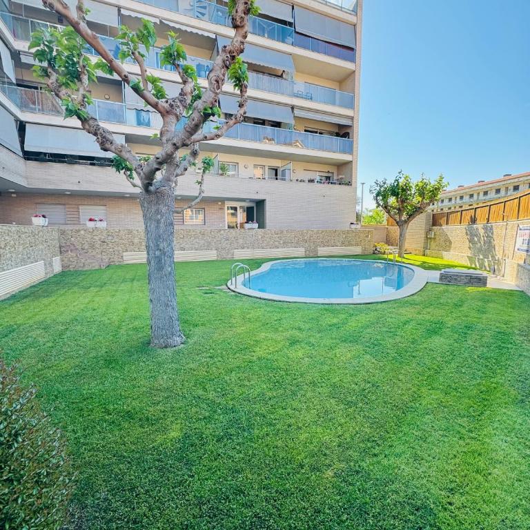 Magnífico piso con piscina y terraza grande cerca de la playa - Apartamento de 2 dormitorios con vistas a la montaña - 1