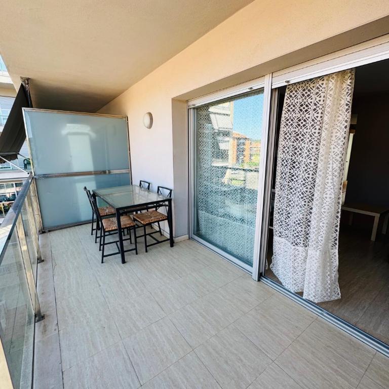 Magnífico piso con piscina y terraza grande cerca de la playa - Apartamento de 2 dormitorios con vistas a la montaña - 3