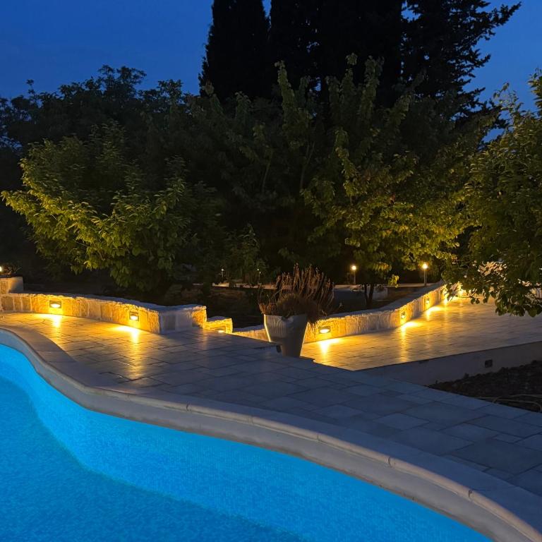Villa Fiore - Three-Bedroom House - 27