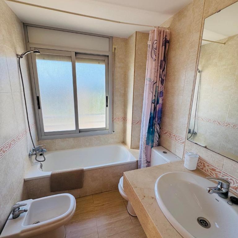 Magnífico piso con piscina y terraza grande cerca de la playa - Apartamento de 2 dormitorios con vistas a la montaña - 20
