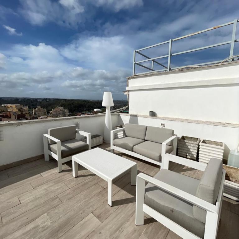 YCH-Attico con splendida vista su Villa Ada - Apartment mit 1 Schlafzimmer - 1