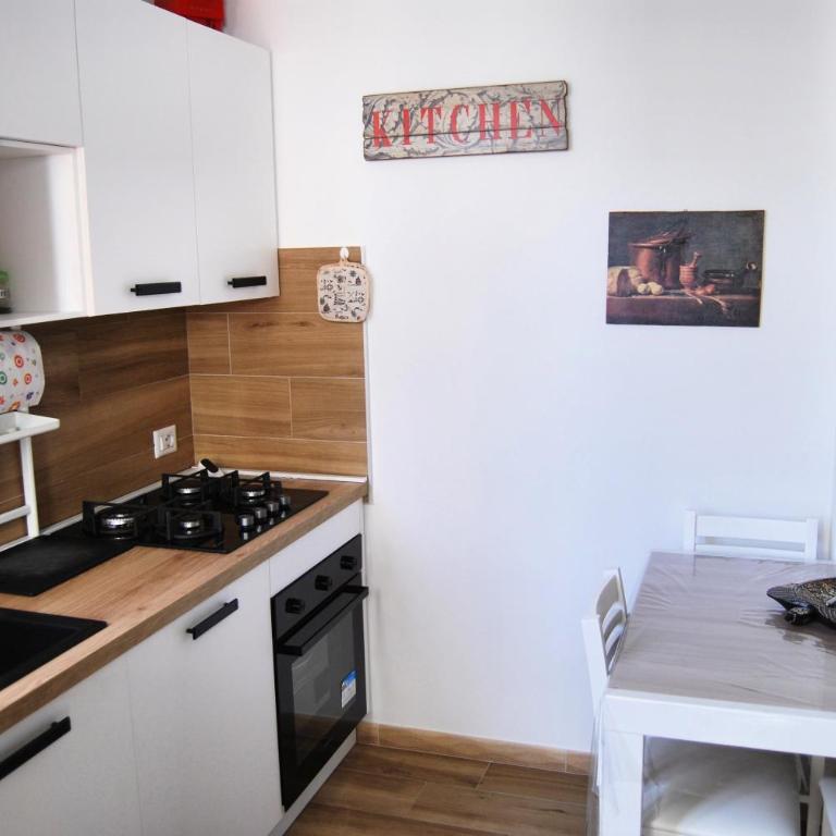 Tiburtina Family Apartment - Two-Bedroom Apartment with Balcony - 22