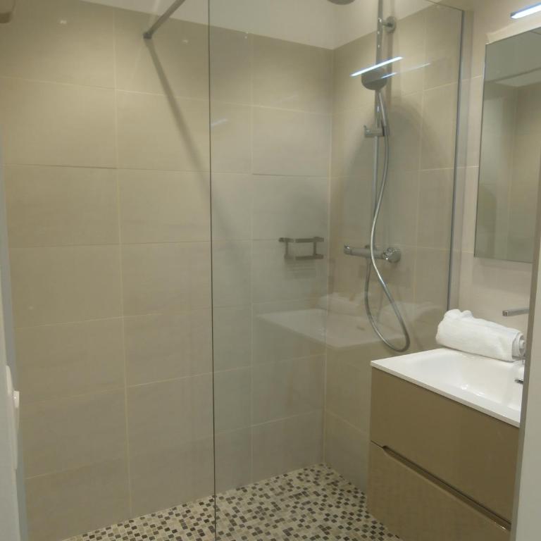 Iberia Beach Front Sea - One-Bedroom Apartment with Sea View - 4