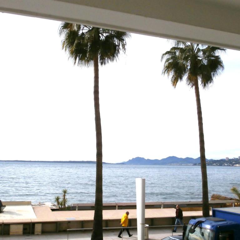 Iberia Beach Front Sea - One-Bedroom Apartment with Sea View - 3