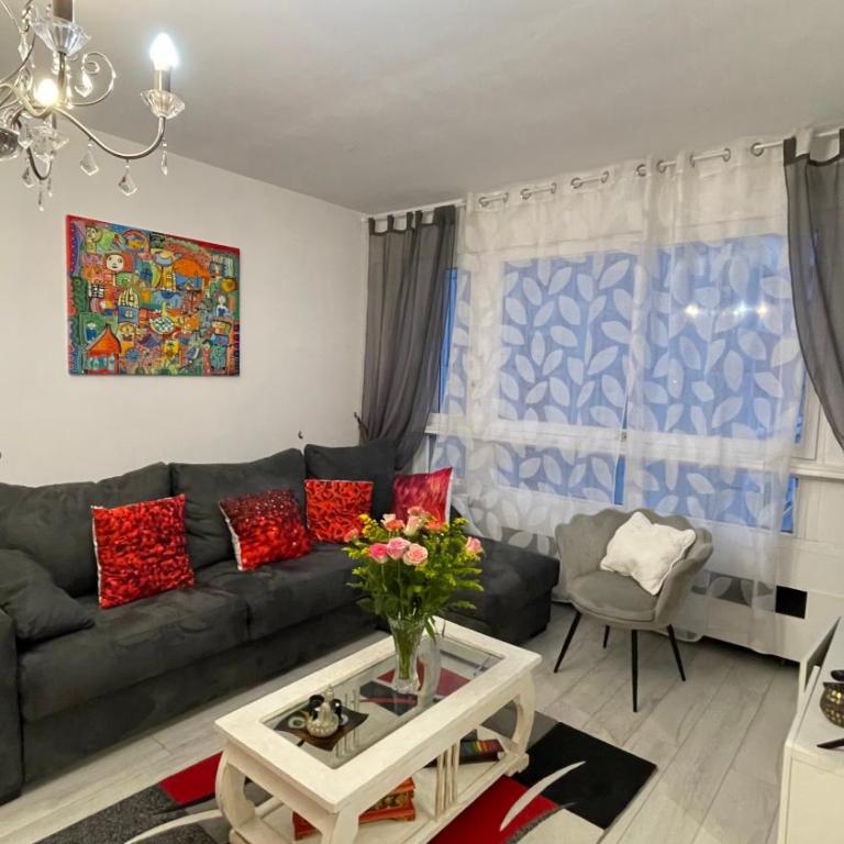 un cocon a deux pas du métro et avec parking inclus - Two-Bedroom Apartment - 9