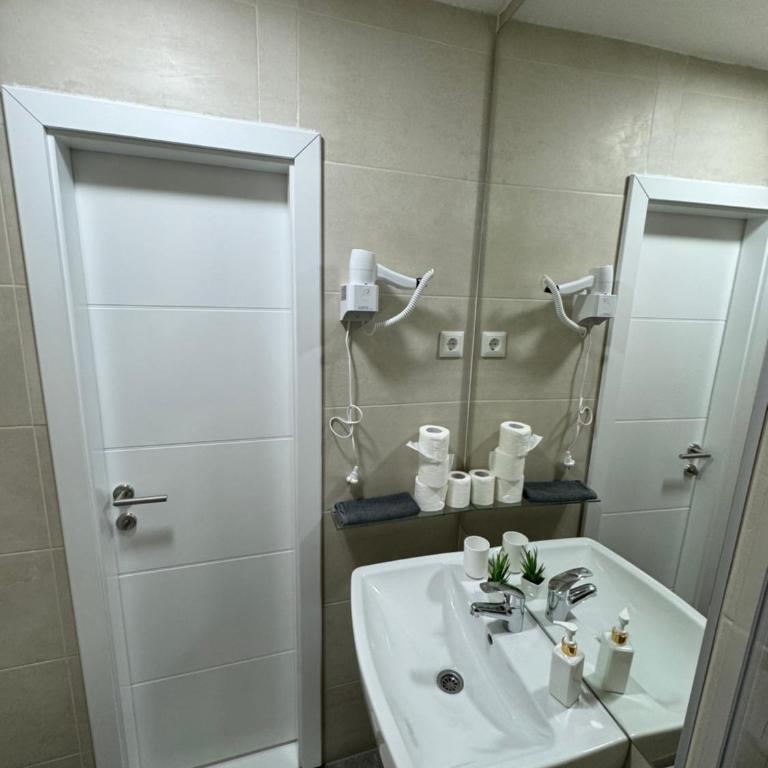 Apartments HAN 2 Sarajevo - Deluks Dvokrevetna Soba sa Bračnim Krevetom/Zasebnim Krevetima - 15