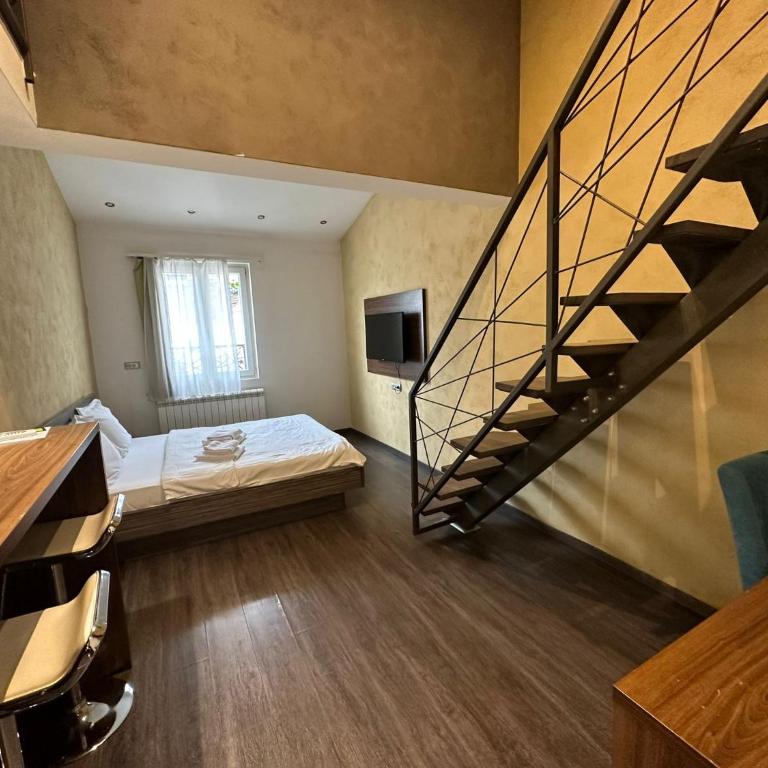Central Park Rooms - Family Room - 1