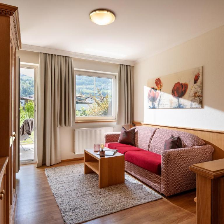 Alpenresidenz-Sonnwend - Wellness Apartments nahe Zillertal Arena - Apartment mit 2 Schlafzimmern und Bergblick - 4