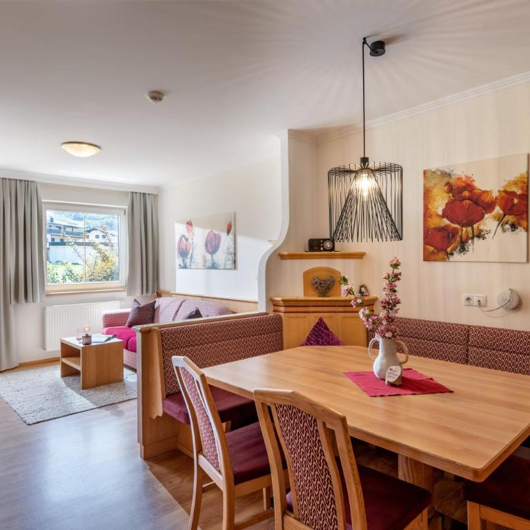 Alpenresidenz-Sonnwend - Wellness Apartments nahe Zillertal Arena - Apartment mit 2 Schlafzimmern und Bergblick - 5