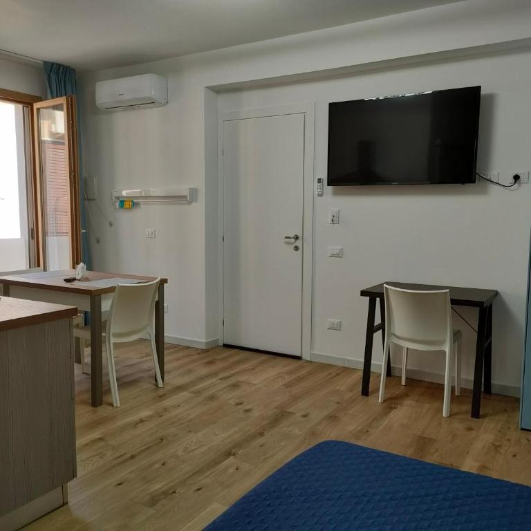 DH Studio Apartments - One-Bedroom Apartment - 14