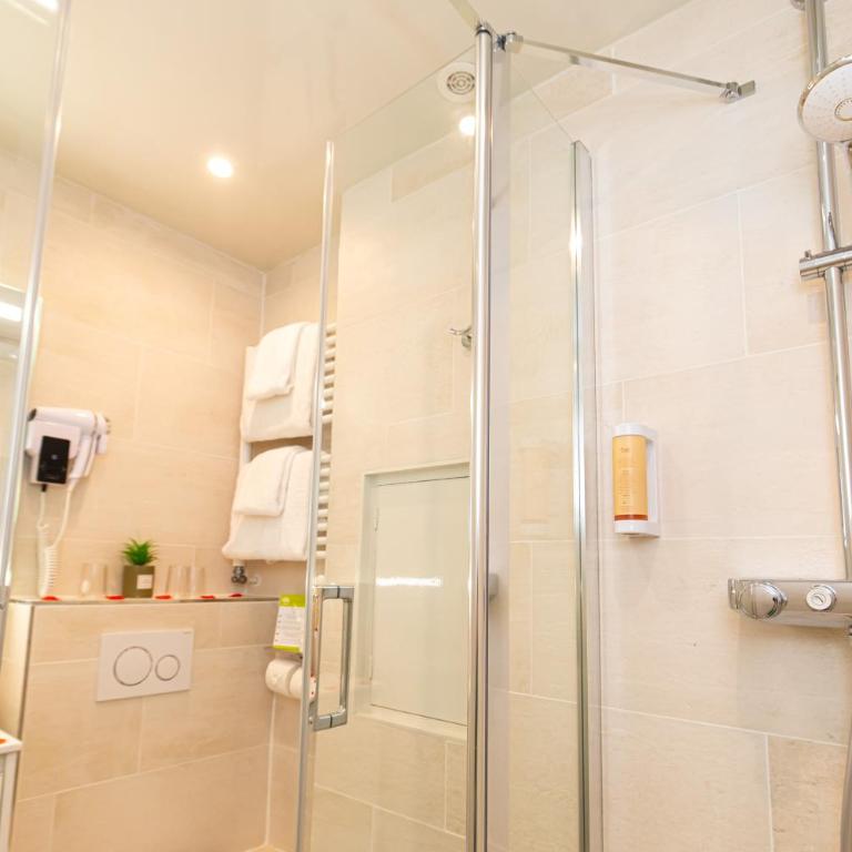HOTEL DE PARIS MONTPARNASSE - Chambre Double Supérieure avec Baignoire - Vue sur Jardin - 2