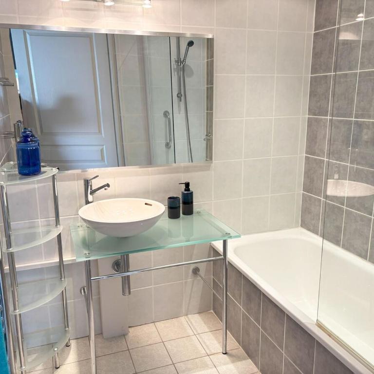 T3 vue mer, 2 chambres, piscine, terrasse, parking public gratuit à 150m - Apartment mit Meerblick - 2