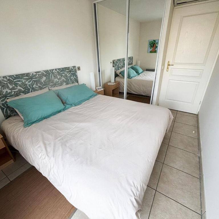 T3 vue mer, 2 chambres, piscine, terrasse, parking public gratuit à 150m - Apartment mit Meerblick - 7