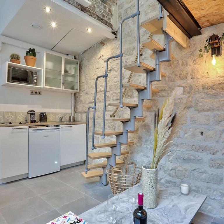 Studio walking distance from Marais with mobile AC - Studio - 8