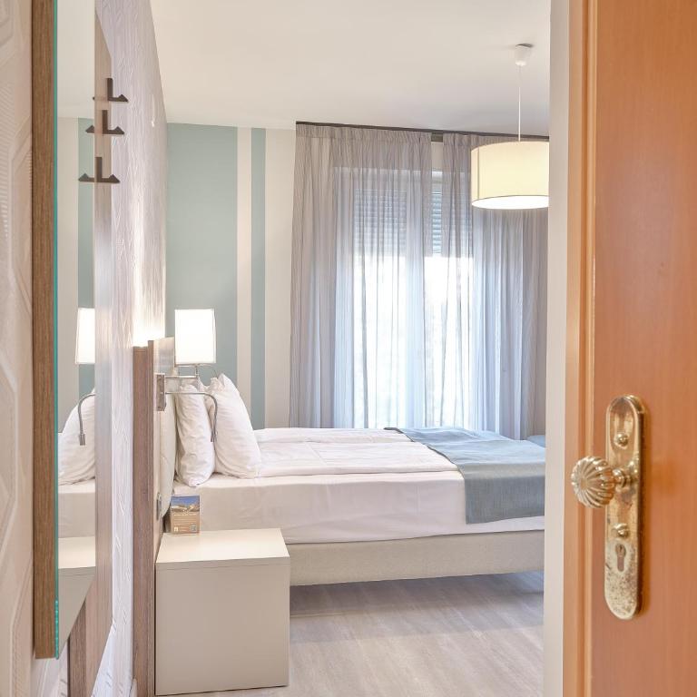 Hotel Bisesti ***S - Camera Matrimoniale Comfort con Balcone - 6