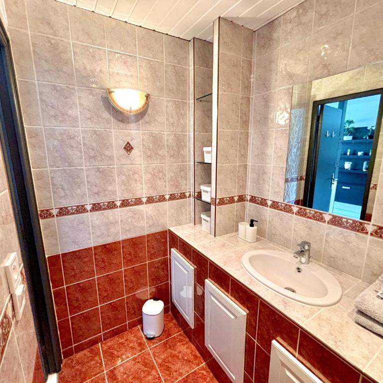 L'Azur - T2 - Parking privé- Centre ville - Confort - Apartment mit 1 Schlafzimmer - 12