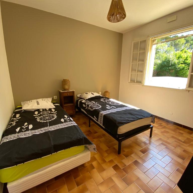 Les Mourguettes maison familiale avec piscine et garage sur 2000 m2 de terrain en campagne - Maison 7 Chambres - 25