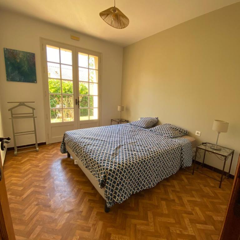 Les Mourguettes maison familiale avec piscine et garage sur 2000 m2 de terrain en campagne - Maison 7 Chambres - 23