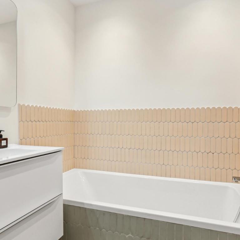 Appartement vue sur TOUT Paris ! - Appartement 2 Chambres - 25