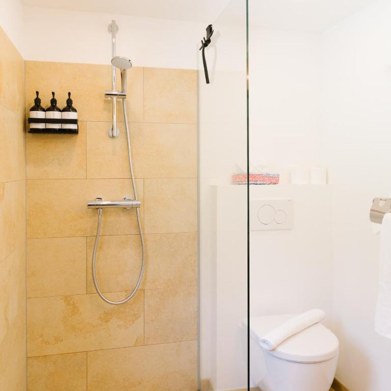 Strandcafé Hideaways Altaussee - One-Bedroom Apartment with Balcony and Water View - 11