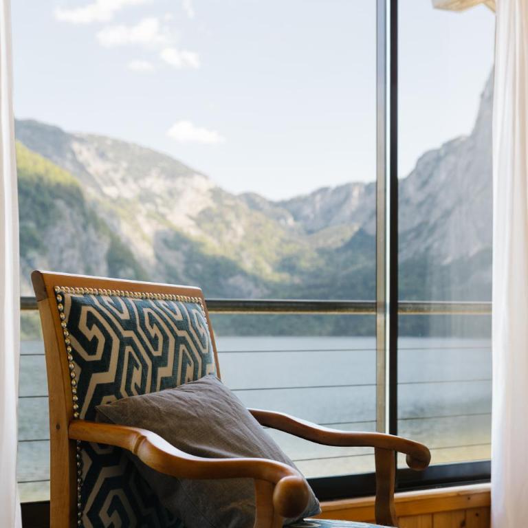 Strandcafé Hideaways Altaussee - One-Bedroom Apartment with Balcony and Water View - 7